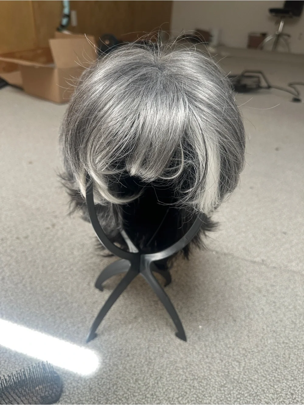 Liz Wig Short Wavy Mum Cosplay Wig (Dark Grey w/Medium Silver)